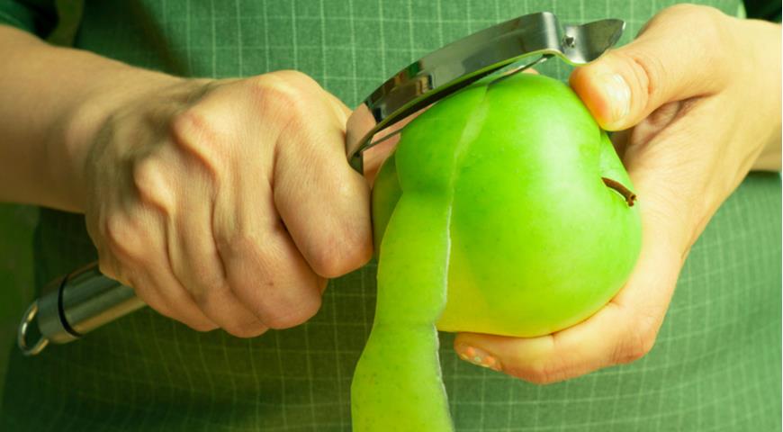 Почему не нужно выбрасывать яблочную кожуру