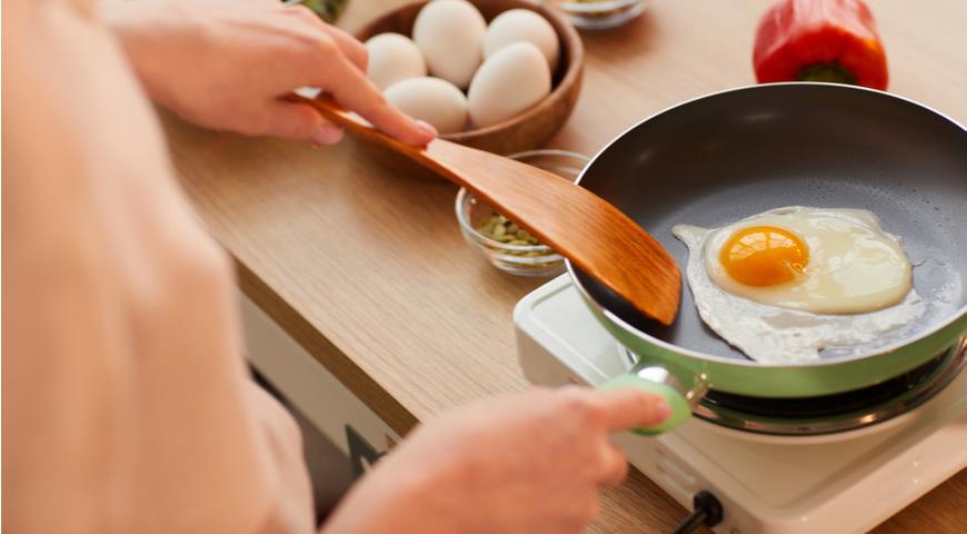 Как приготовить самую вкусную яичницу, чтобы даже бабушка оценила