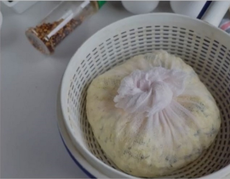 Как приготовить домашний сыр с зеленью и тмином