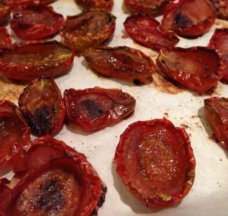 Шикарные вяленые помидоры: быстрый способ в духовке! На праздничном столе это закуска № 1.