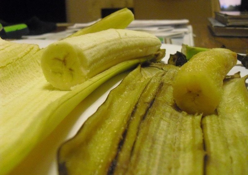 Кожура банана для лица. Кожура банана. Кожура от банана. Банан с лицом.