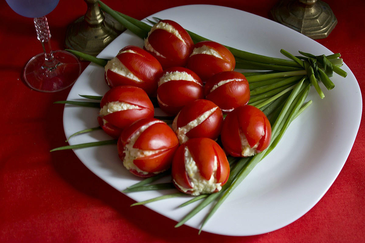 Салат Тюльпаны из помидоров: пошаговый рецепт с фото