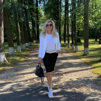 7 вещей, которые носит Марина Юдашкина, чтобы в 60+ выглядеть стильно