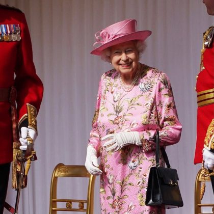 Королевский этикет: 5 правил, как должны носить сумку настоящие аристократки