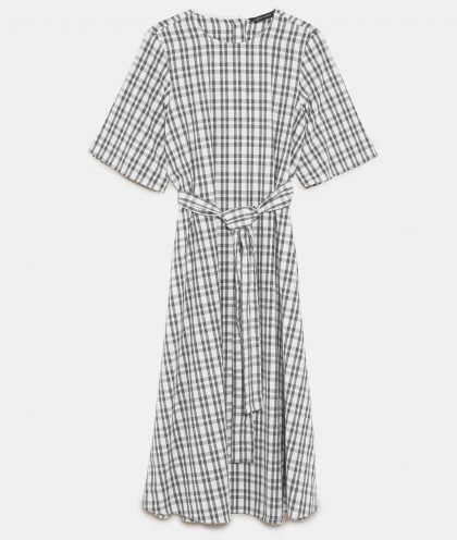 Мы нашли одно стильное платье от Zara, которое покорило весь Instagram